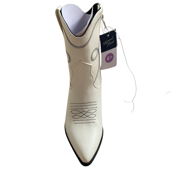 Jenson Western Ankle Boots with Memory Foam Insole Universal Thread
Color:cream - Picture 2 of 5